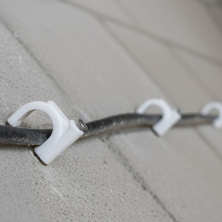 Attache-câble avec clou rond type FLOP fi 18mm blanc (pack. 100 pcs.) | HOROZ