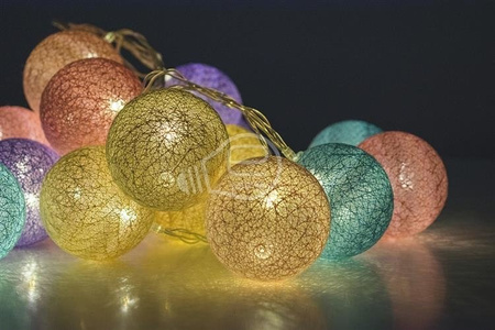 Guirlande lumineuse à boules de coton LED 20pcs nuances de rose, violet, saumon, turquoise Milagro EKD2891 pour piles