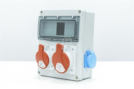 Appareillage de bâtiment équipé IP44 16A/5P, 32A/5P, 2x230V, fenêtre 8 mod.