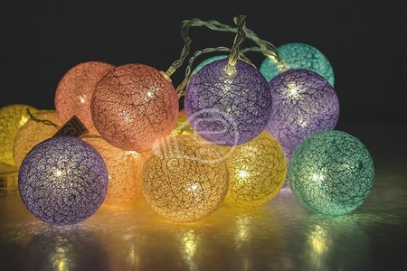 Guirlande lumineuse à boules de coton LED 20pcs nuances de rose, violet, saumon, turquoise Milagro EKD2891 pour piles