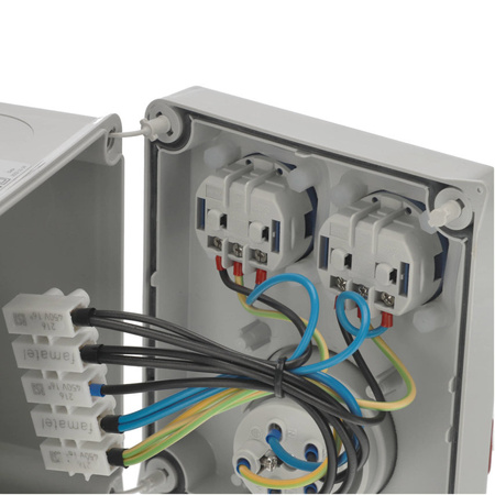 Tableau de distribution 2xCEE 16A 3P+N+T 400V 1xGS 16A 2P+T 230V RW3073 16/5 2GS IP44 3073.0032 Famatel