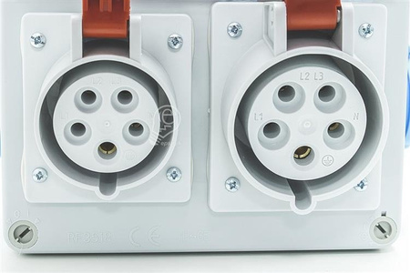Appareillage de bâtiment équipé IP44 16A/5P, 32A/5P, 2x230V, fenêtre 8 mod.